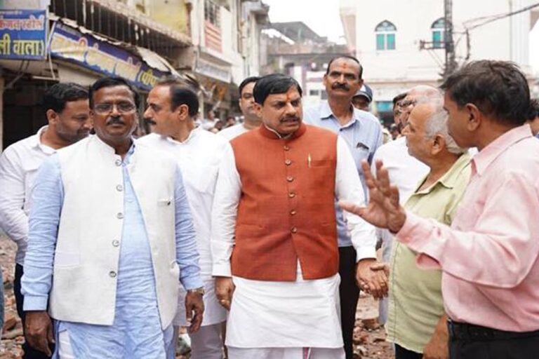 स्वप्रेरणा से मार्ग चौड़ीकरण के लिए स्वत: निर्माण हटाने वाले पात्र नागरिकों को प्रधानमंत्री आवास योजना का लाभ प्रदान किया जाएगा : मुख्यमंत्री डॉ. यादव