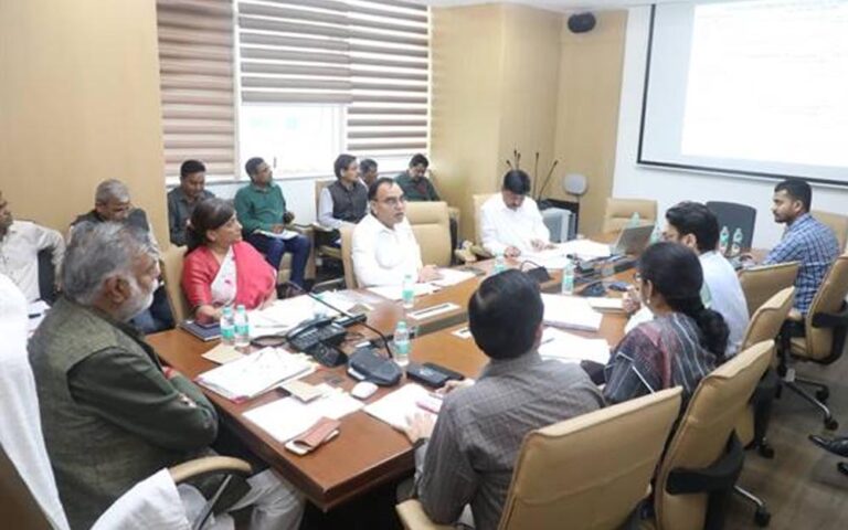 मंत्री पटेल ने संविदा पंचायत कर्मियों के समय पर मानदेय भुगतान के दिए निर्देश