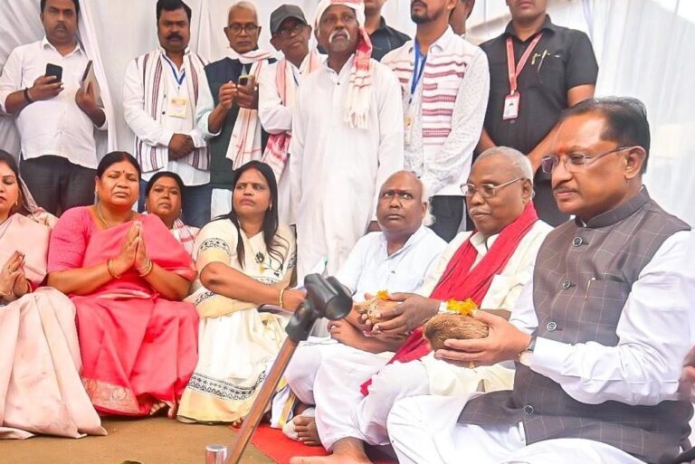 रायपुर : बाबा कार्तिक उरांव ने जनजातीय समाज के उत्थान हेतु अपना जीवन किया समर्पित – मुख्यमंत्री  विष्णु देव साय