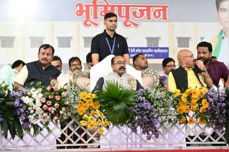 उप मुख्यमंत्री अरुण साव द्वारा कुम्हारी को 16 करोड़ के विकास कार्यों की सौगातें: महाविद्यालय भवन के बाउण्ड्रीवॉल के लिए 30 लाख देने की घोषणा की….