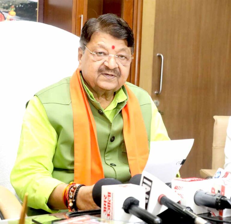 मध्यप्रदेश के नगरीय प्रशासन मंत्री कैलाश विजयवर्गीय थकान के कारण बांबे अस्पताल में भर्ती