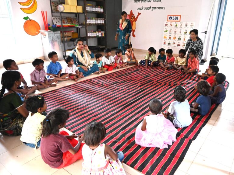 आंगनबाड़ी केंद्रों की बदली तस्वीर खेलते-खिलखिलाते नन्हे कदमों से संवर रहा भविष्य….