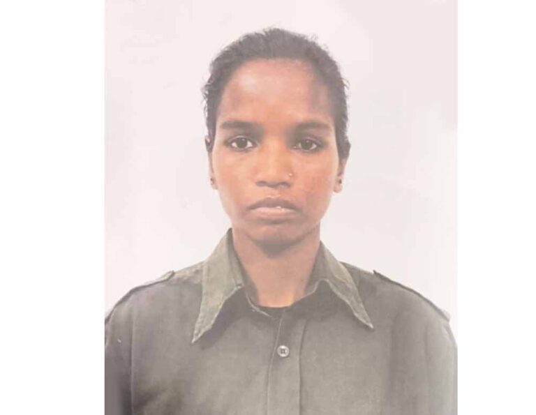 14 साल बाद बंदूक से विश्वास की राह पर: 17 लाख की इनामी नक्सली कमला सोरी ने किया आत्मसमर्पण