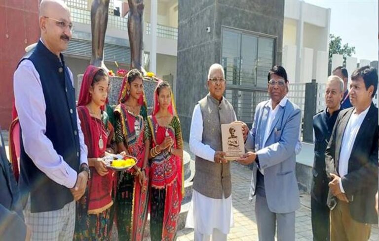 राज्यपाल  पटेल ने गुजरात के बिरसा मुंडा जनजातीय विश्वविद्यालय राजपीपला का किया भ्रमण