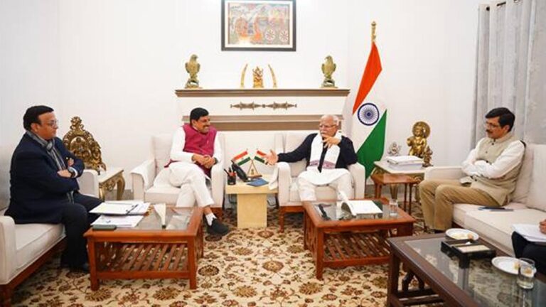 मुख्यमंत्री डॉ. यादव ने केंद्रीय मंत्री डा. खट्टर से की सौजन्य भेंट