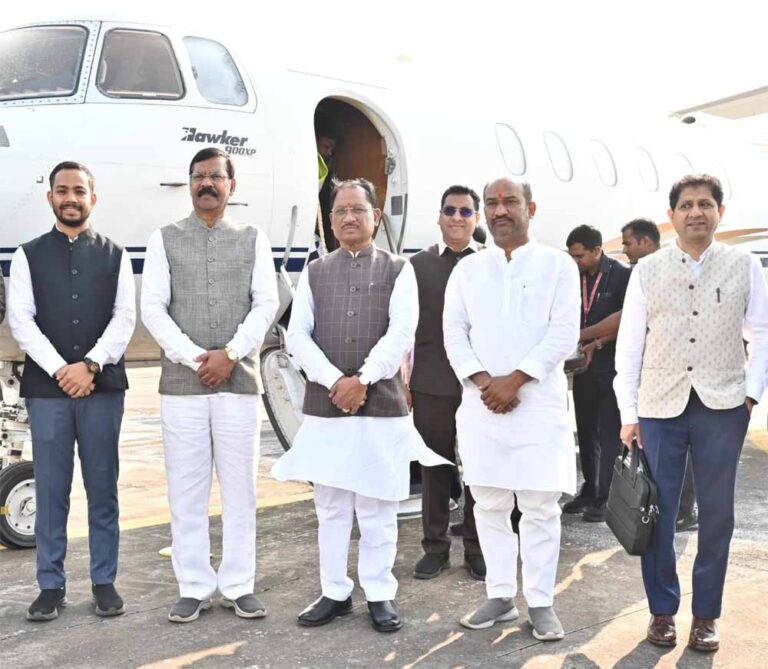 मुख्यमंत्री ने स्टेट हैंगर से विमान परिचालन सेवा का किया शुभारंभ