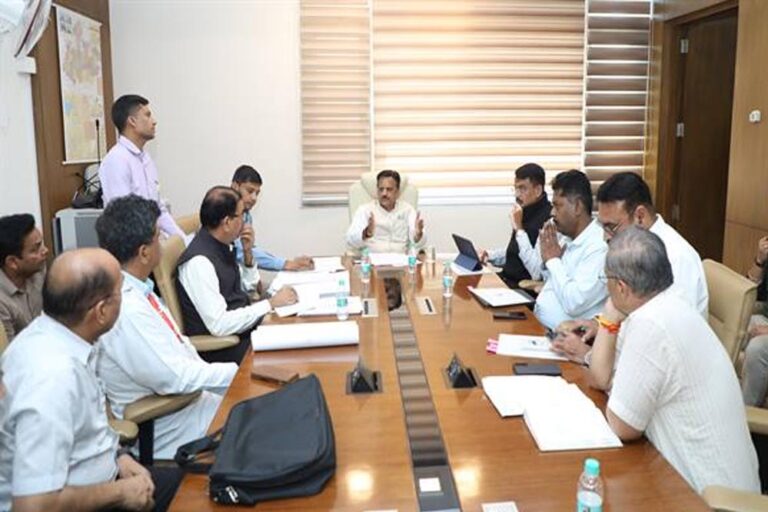 उप मुख्यमंत्री  शुक्ल ने चिकित्सा महाविद्यालयों के निर्माण कार्यों की समीक्षा की