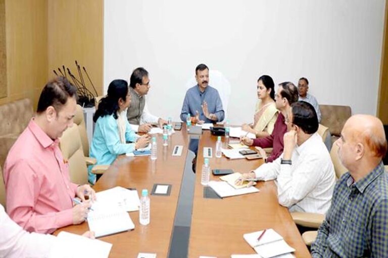 आम जनता तक पहुंचे विभाग की उपलब्धियां और नवाचार की जानकारी : मंत्री सिंह आम जनता तक पहुंचे विभाग की उपलब्धियां और नवाचार की जानकारी : मंत्री सिंह