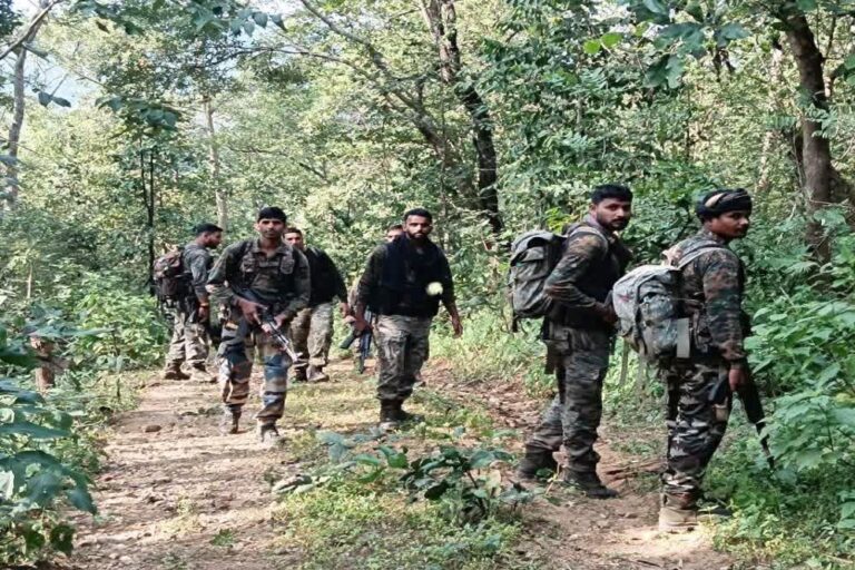 बालाघाट में नक्सलियों से मुठभेड़, कटेझिरिया जंगल में रातभर चली फायरिंग; नक्सली फरार बालाघाट में नक्सलियों से मुठभेड़, कटेझिरिया जंगल में रातभर चली फायरिंग; नक्सली फरार