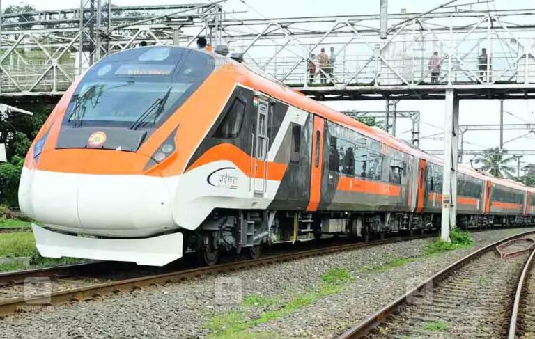 प्रधानमंत्री मोदी ने बनारस-खजुराहो वंदे भारत ट्रेन की दी सौगात प्रधानमंत्री मोदी ने बनारस-खजुराहो वंदे भारत ट्रेन की दी सौगात