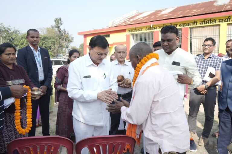 केबिनेट मंत्री लखन लाल देवांगन ने किया धान खरीदी का शुभारम्भ….