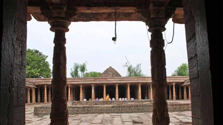 धार भोजशाला में एक दिन दो आयोजन: वसंत पंचमी और जुमे की नमाज़ पर क्या होगा फैसला?