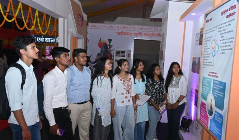 राज्योत्सव प्रदर्शनी में विद्यार्थियों ने देखा छत्तीसगढ़ का विकास सफर: युवाओं ने की छत्तीसगढ़ अंजोर विज़न 2047 की सराहना…. राज्योत्सव प्रदर्शनी में विद्यार्थियों ने देखा छत्तीसगढ़ का विकास सफर: युवाओं ने की छत्तीसगढ़ अंजोर विज़न 2047 की सराहना….