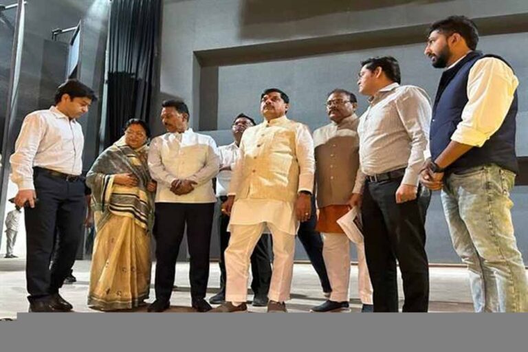 मुख्यमंत्री डॉ. यादव ने ऐतिहासिक और धार्मिक धरोहर गोपाल मंदिर का किया औचक निरीक्षण