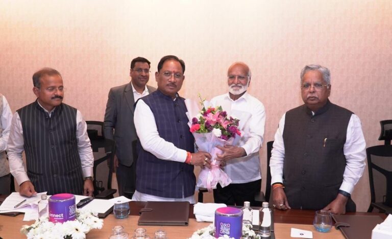 निरमा ग्रुप के चेयरमैन डॉ. कारसनभाई के. पटेल ने मुख्यमंत्री विष्णुदेव साय से अहमदाबाद में की मुलाकात… निरमा ग्रुप के चेयरमैन डॉ. कारसनभाई के. पटेल ने मुख्यमंत्री विष्णुदेव साय से अहमदाबाद में की मुलाकात…