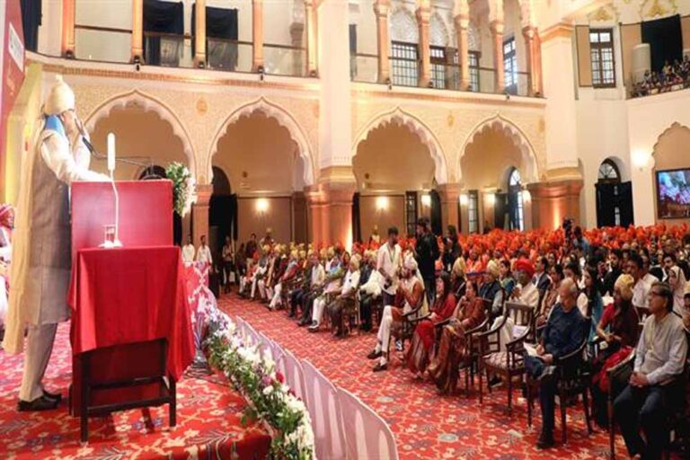 कर्म और परिश्रम से जो मिलता उसी में सच्चा आनंद : राज्यपाल पटेल